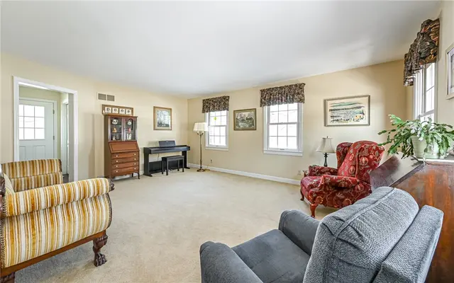 656 Bairdford Rd gallery image 2