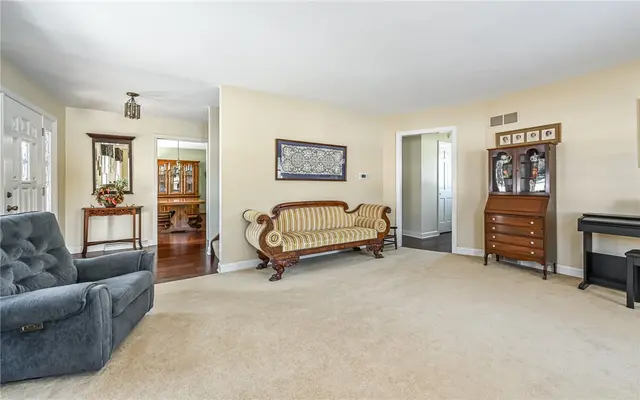656 Bairdford Rd gallery image 3