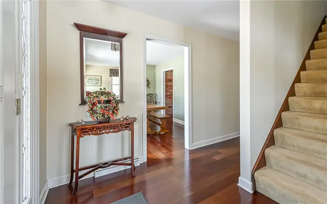 656 Bairdford Rd gallery image 7