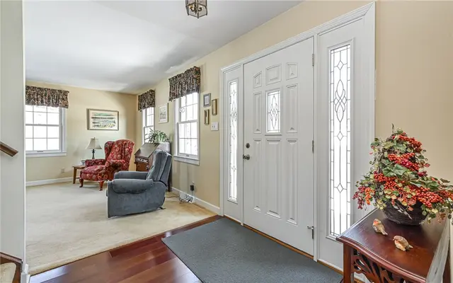 656 Bairdford Rd gallery image 8