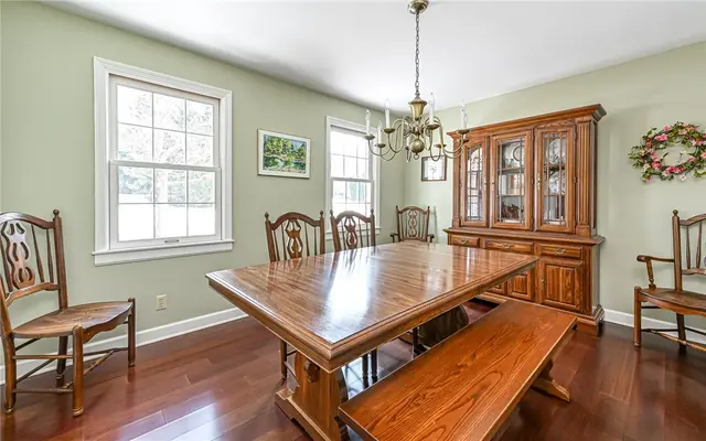 656 Bairdford Rd gallery image 9