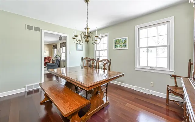 656 Bairdford Rd gallery image 10