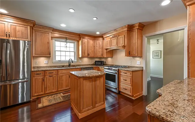 656 Bairdford Rd gallery image 11