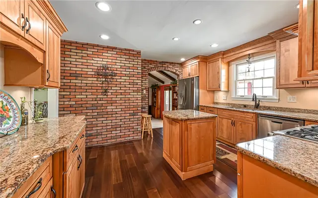 656 Bairdford Rd gallery image 12