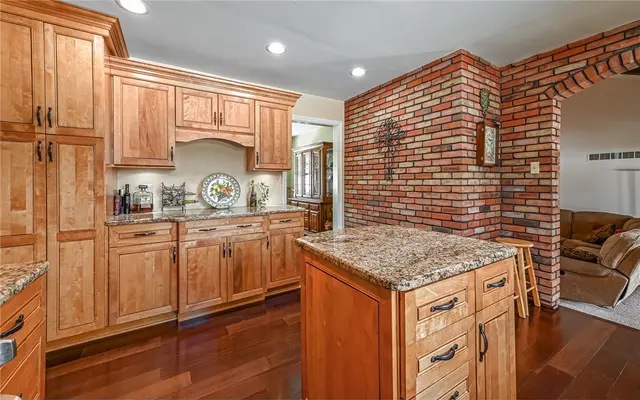 656 Bairdford Rd gallery image 14