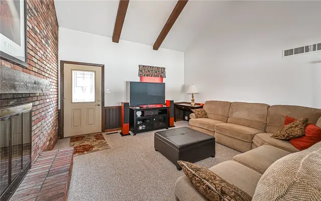 656 Bairdford Rd gallery image 15