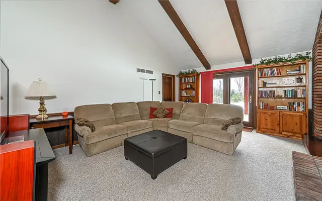 656 Bairdford Rd gallery image 17