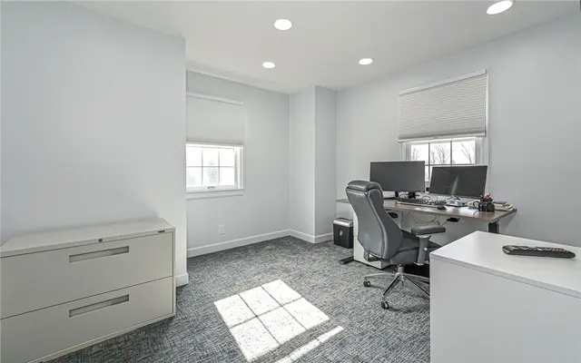656 Bairdford Rd gallery image 25