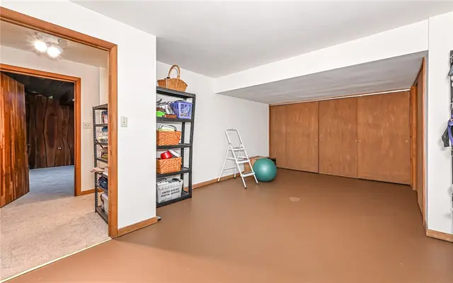 656 Bairdford Rd gallery image 27