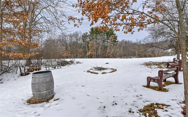 656 Bairdford Rd gallery image 33