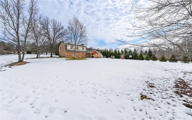 656 Bairdford Rd gallery image 35