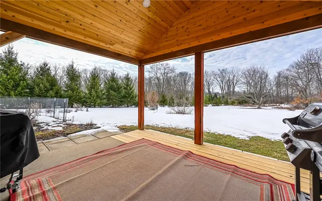 656 Bairdford Rd gallery image 39