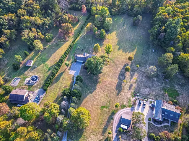 656 Bairdford Rd gallery image 43