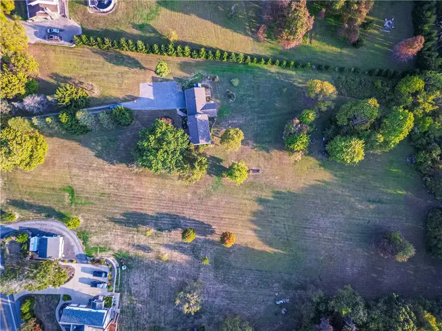 656 Bairdford Rd gallery image 44