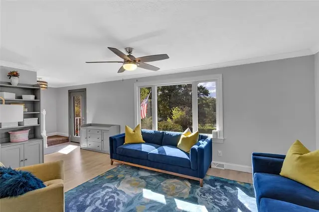 659 Huntington Dr gallery image 10