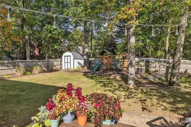 659 Huntington Dr gallery image 12