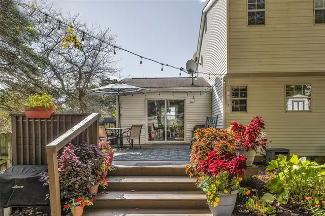 659 Huntington Dr gallery image 19