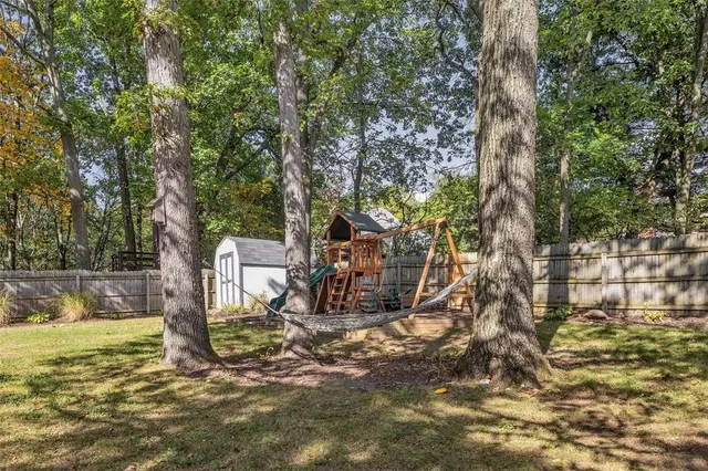 659 Huntington Dr gallery image 22