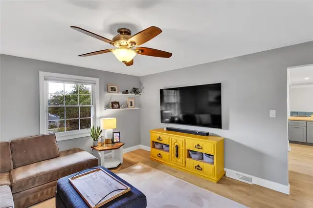 659 Huntington Dr gallery image 24
