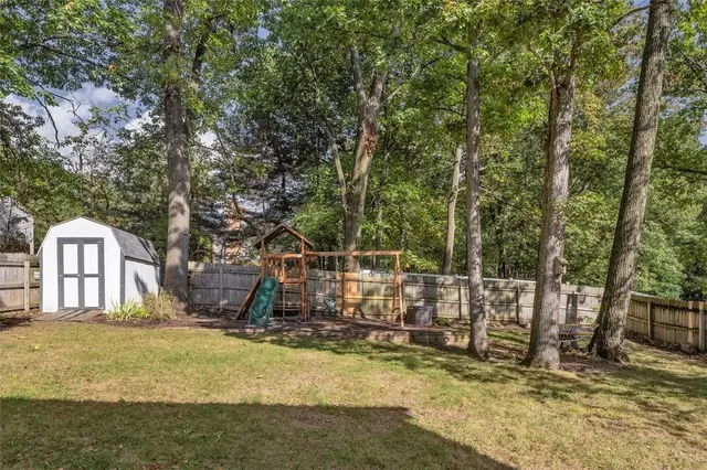 659 Huntington Dr gallery image 27