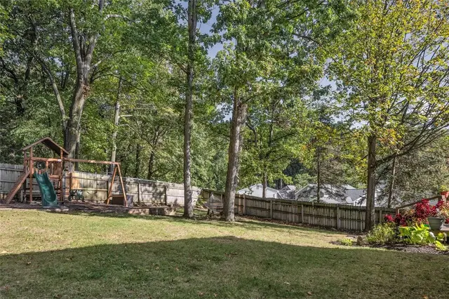 659 Huntington Dr gallery image 34