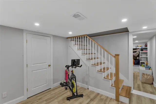 659 Huntington Dr gallery image 35