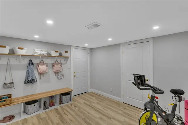 659 Huntington Dr gallery image 36