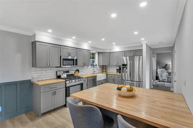 659 Huntington Dr gallery image 37