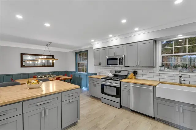 659 Huntington Dr gallery image 45