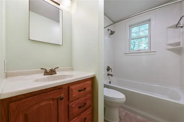 662 Huntington Dr gallery image 2