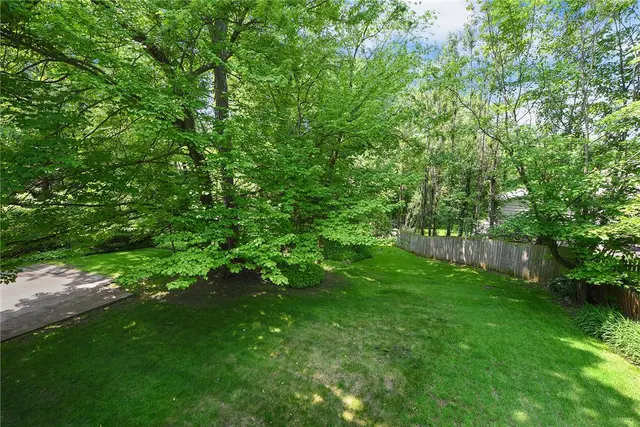 662 Huntington Dr gallery image 15