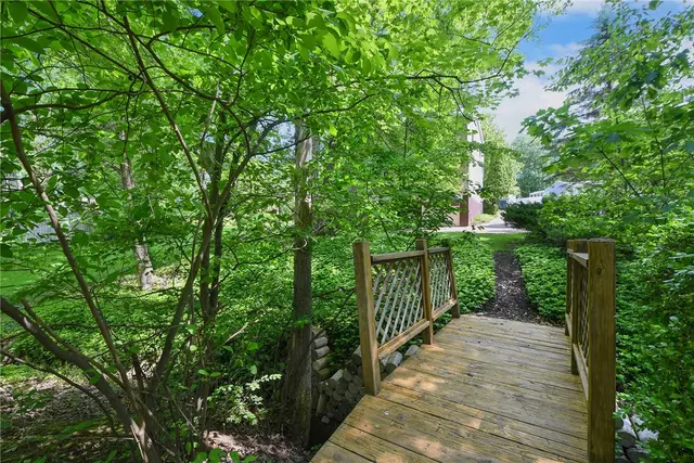 662 Huntington Dr gallery image 30