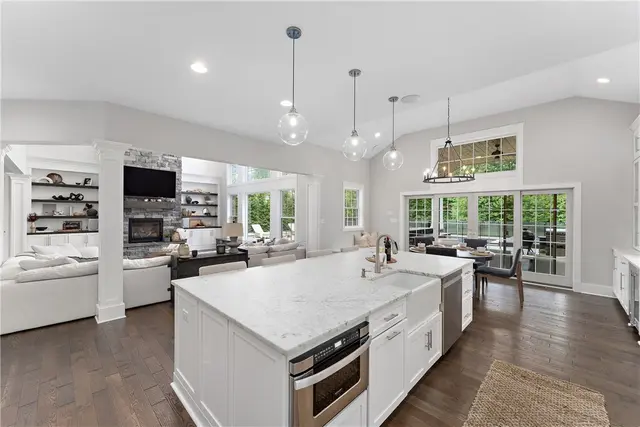 665 Chilliwack Ln gallery image 12