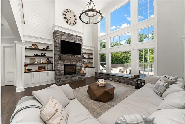 665 Chilliwack Ln gallery image 33