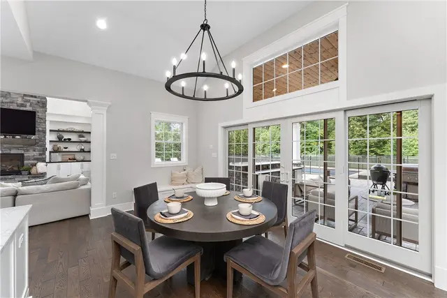665 Chilliwack Ln gallery image 36