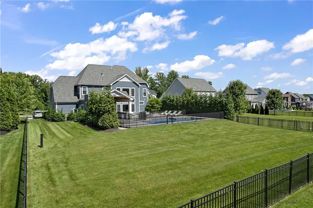665 Chilliwack Ln gallery image 39