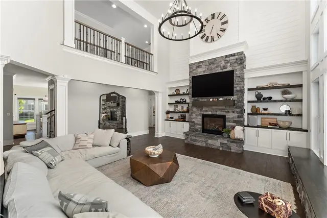 665 Chilliwack Ln gallery image 40