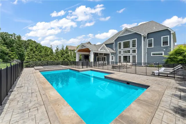 665 Chilliwack Ln gallery image 45