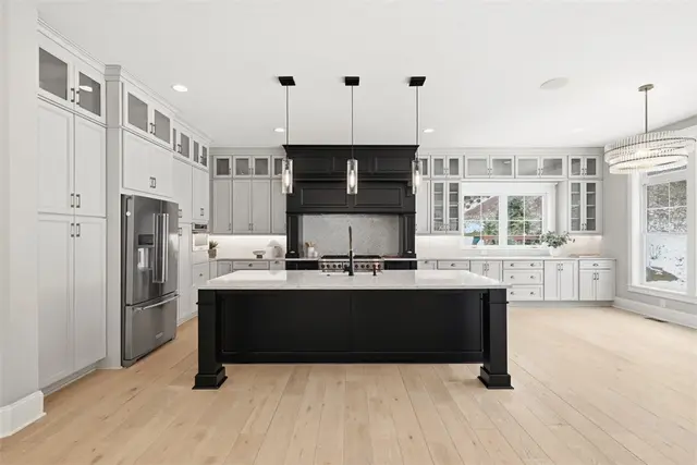 687 Chilliwack Ln gallery image 2