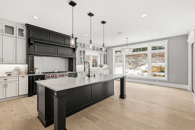 687 Chilliwack Ln gallery image 8
