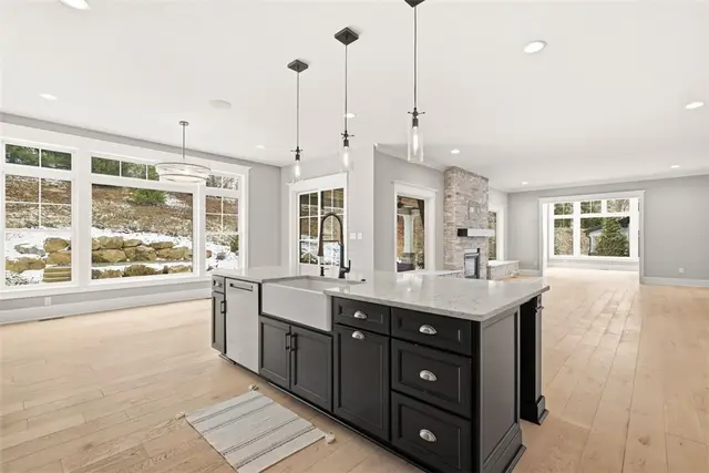 687 Chilliwack Ln gallery image 9