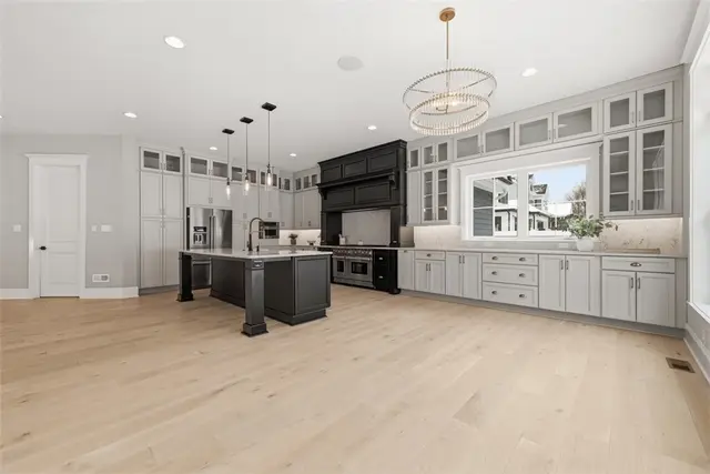 687 Chilliwack Ln gallery image 13