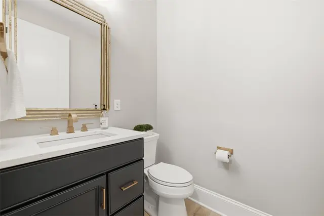 687 Chilliwack Ln gallery image 14
