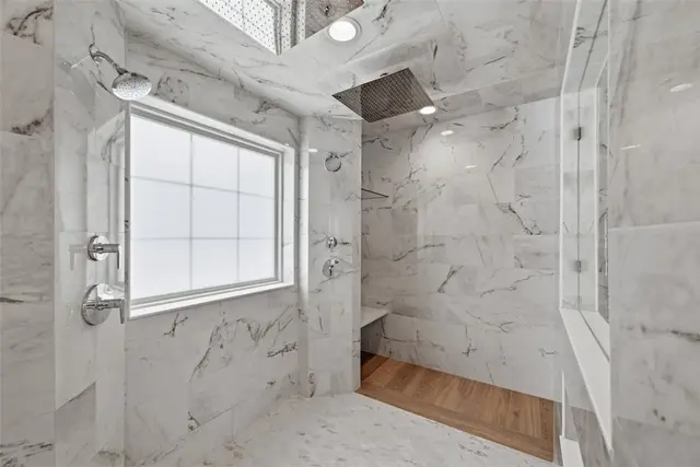 687 Chilliwack Ln gallery image 17