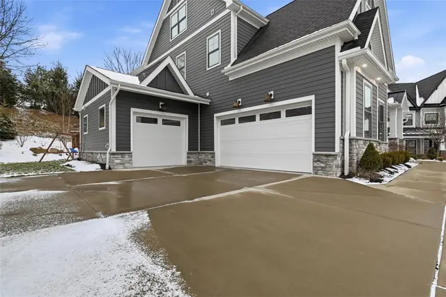 687 Chilliwack Ln gallery image 25