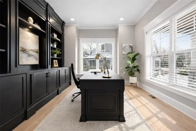 687 Chilliwack Ln gallery image 27