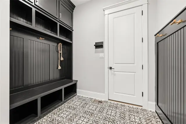687 Chilliwack Ln gallery image 30