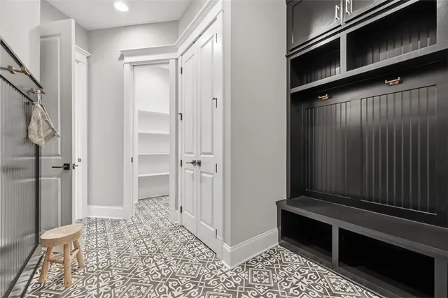 687 Chilliwack Ln gallery image 31