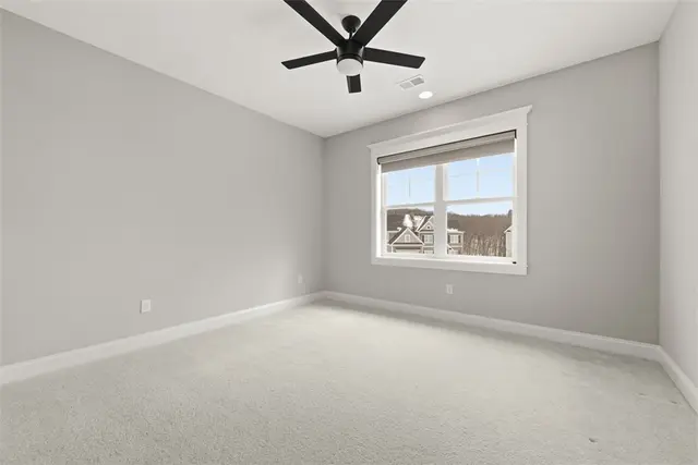 687 Chilliwack Ln gallery image 35