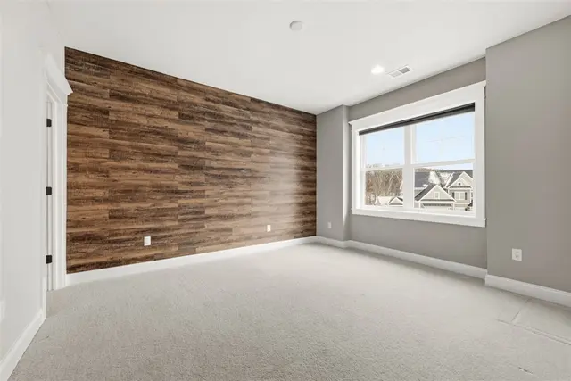 687 Chilliwack Ln gallery image 36